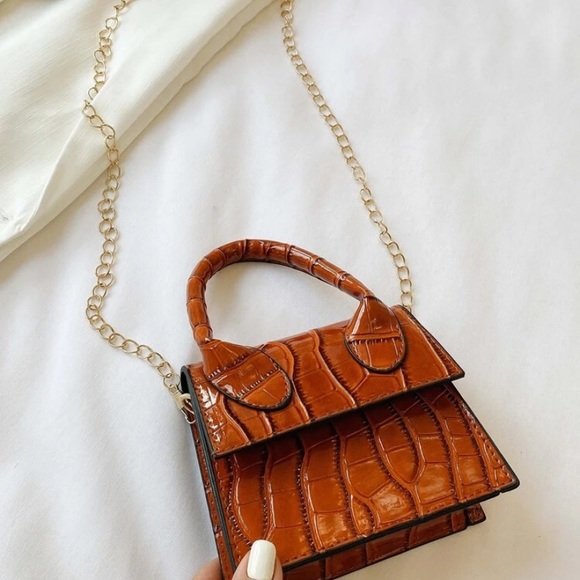 SHEIN Mini Crocodile Chain Satchel - Picture 3 of 6